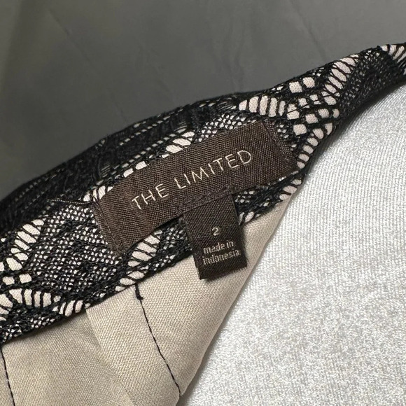 The Limited black & tan geometric pattern lace overlay pencil skirt size 2 - Picture 3 of 3